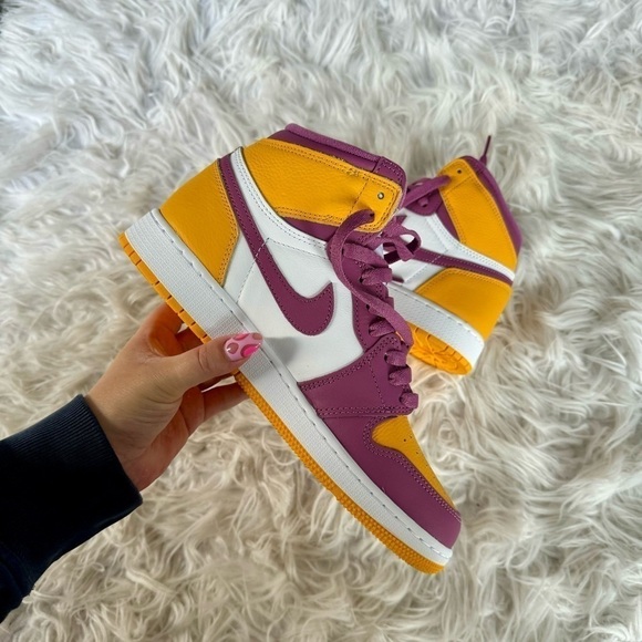 Jordan Shoes - NWOB Nike Air Jordan 1 Brotherhood Size 7Y men’s 7 women’s 8.5
